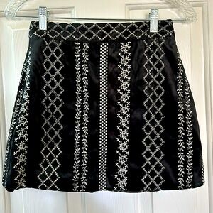 Woman’s mini skirt En Saison, new with tag.